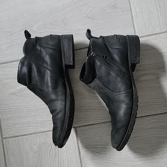 UGG • Aureo Ankle Boot, Zipper, Size 10 - Picture 4 of 10